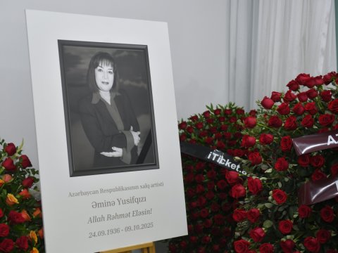 Əminə Yusifqızı “Qurd qapısı" qəbiristanlığında dəfn olundu