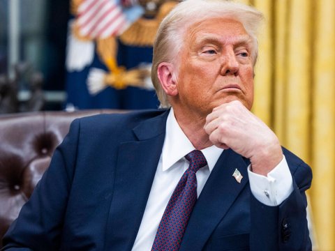 Tramp doktor testinden geçti - COVID aşısı oldu