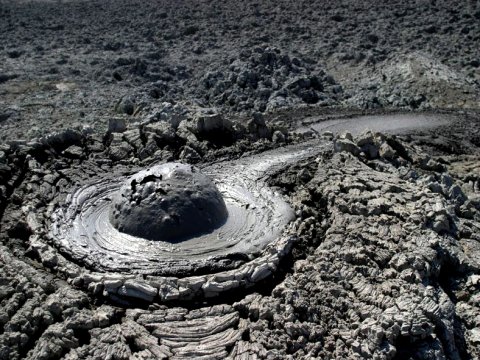 Qaradağdakı palçıq vulkanı üç fazada püskürüb 