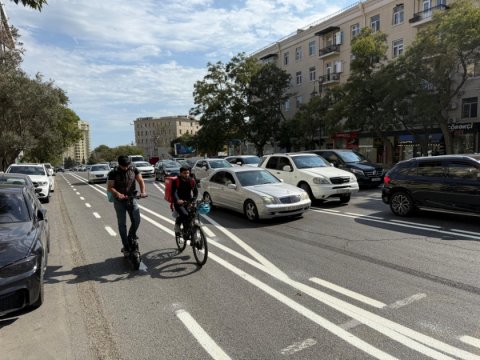 Daha bir küçədə velosiped zolağı çəkildi