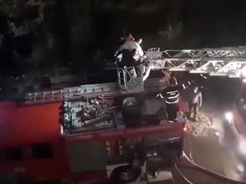 Sumqayıtda yaşayış binasında yanğın - GÖRÜNTÜLƏR