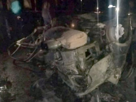 Maşın ağaca çırpıldı: sərnişin yanıb öldü