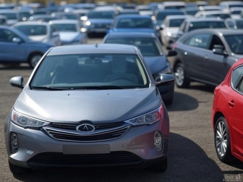 Dövlət idarələrinin maşınları satışa çıxarılır - CƏDVƏL