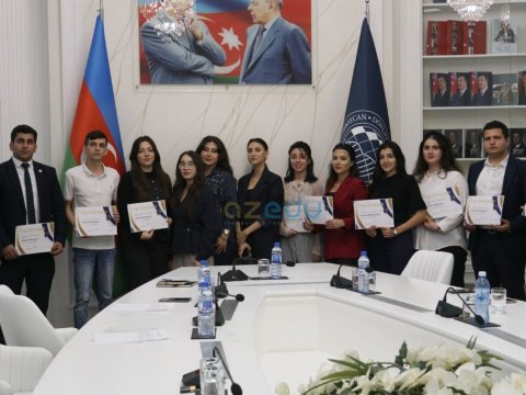 UNEC-in "Brend tələbə"ləri mükafatlandırılıdı - FOTO