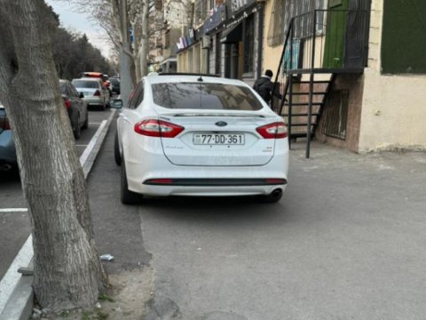 Səkilərdə avtomobilini park edən sürücülərin NƏZƏRİNƏ!
