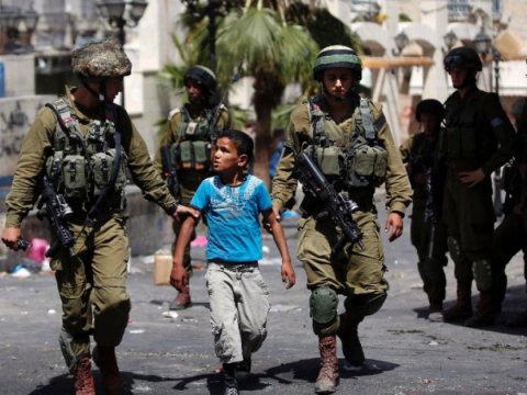 İsrail fələstinli əsir və məhkumları azad edir