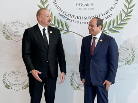 İlham Əliyev Misirdə liderlərlə bir arada