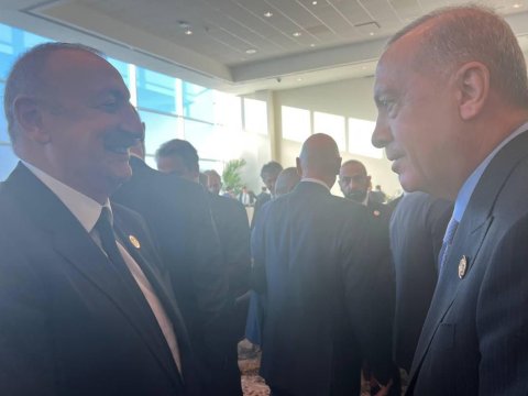 İlham Əliyevlə Ərdoğanın səmimi görüşü - VİDEO 