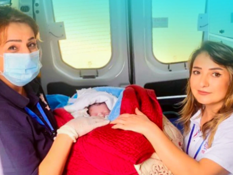 Bakıda qadın evdə doğuş etdi