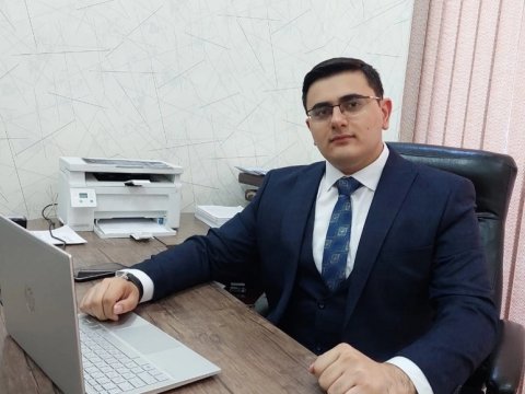 Tanınmış vəkilin fəaliyyəti dayandırıldı