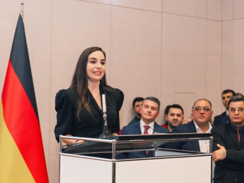 Leyla və Arzu Əliyeva beynəlxalq incəsənət sərgisinin açılışında - FOTO