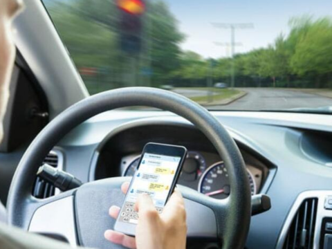 Sükan arxasında telefon işlədən sürücülərə XƏBƏRDARLIQ