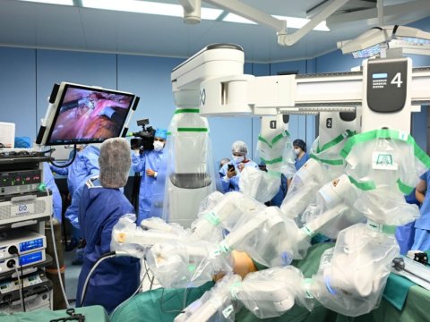 Azərbaycanla Çinin həkimləri tarixi əməliyyat keçirdilər - FOTO