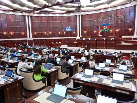 Milli Məclisin iclası BAŞLADI