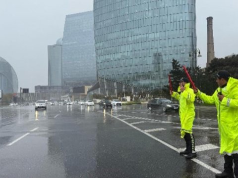 Yağışlı hava ilə əlaqədar sürücülərə xəbərdarlıq