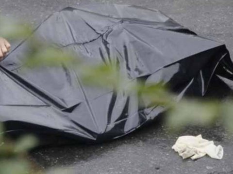 Yıxılaraq başı daşa dəyən kişi öldü