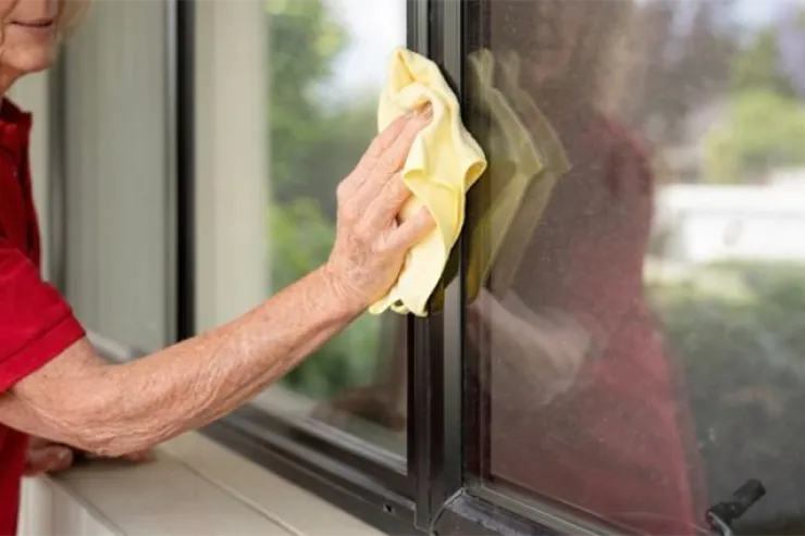 87 yaşlı qadın 6-cı mərtəbədən yıxılaraq öldü