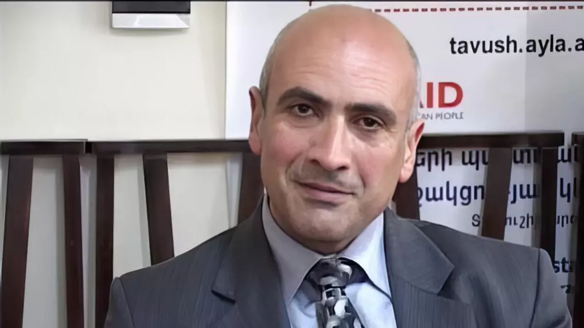 Eski belediye başkanı ve oğlu gözaltına alındı