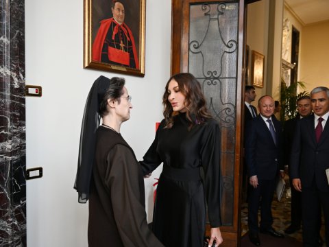 Birinci xanım Vatikanda daha bir görüş keçirdi - FOTO