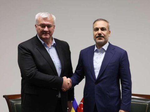 Hakan Fidan ukraynalı həmkarı ilə bir arada