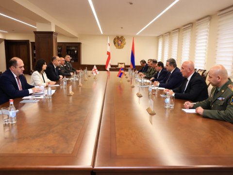 Gürcüstanla Ermənistanın müdafiə nazirləri görüşdü