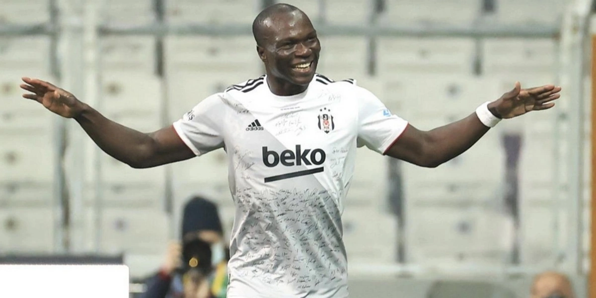 Abubakarın "Neftçi" ilə müqaviləsinin müddəti açıqlandı