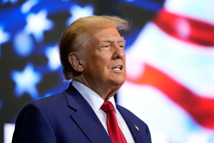 Tramp Yaponiyaya üç günlük səfər edir