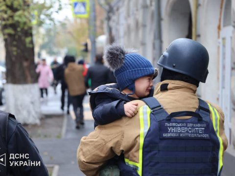 Xarkovda uşaq bağçası bombalandı - VİDEO
