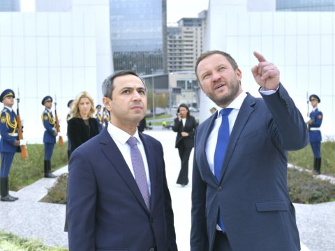 Estoniyanın xarici işlər naziri Zəfər parkında - FOTO