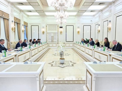 Estoniya naziri Milli Məclisdə 