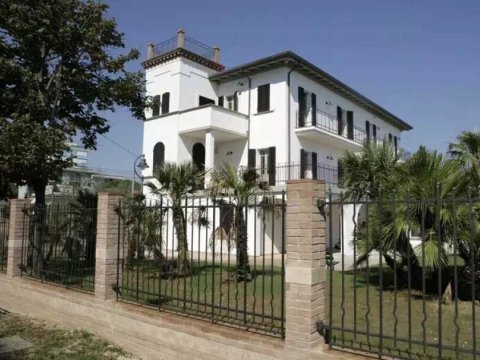 Mussolininin villası satılır