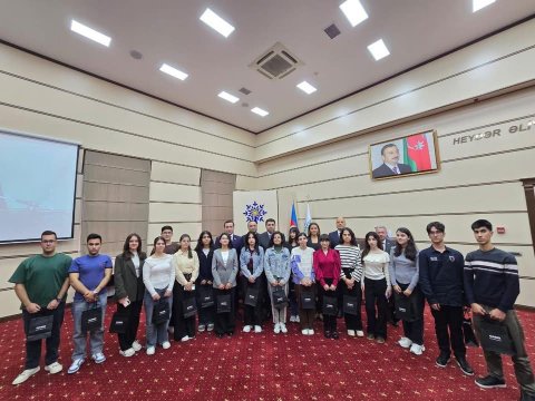 Deputatlar “Müasir Azərbaycan gəncliyi:Məsuliyyət və missiya” mövzusunda tədbirdə iştirak ediblər