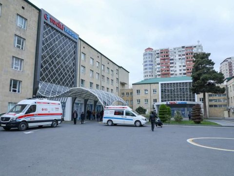 Bakıda yeniyetmə taxta udub - Bağırsağı deşildi