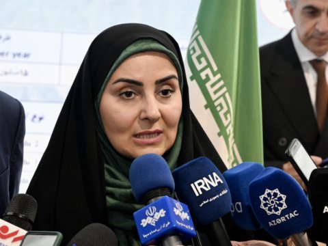 İranda siyasi qalmaqal - Bakıdan qayıdan xanım nazirin çantasında nə olub?