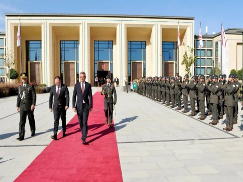 Şimali Kiprin yeni seçilmiş prezidenti and içdi