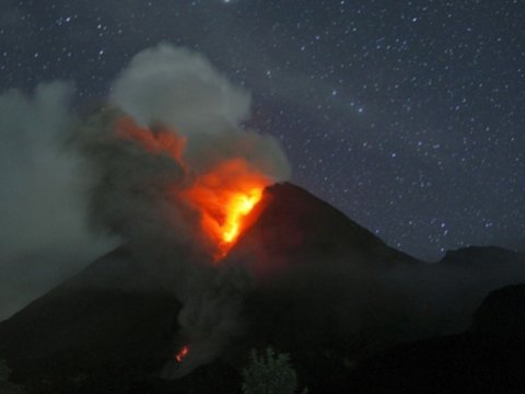 Məşhur vulkan püskürdü