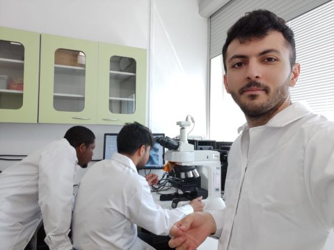 BMU məzununun xərçənglə bağlı elmi nailiyyəti rezonans doğurub