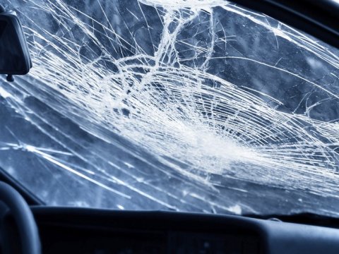 Sumqayıtda maşın divara çırpıldı - 6 yeniyetmə yaralandı 