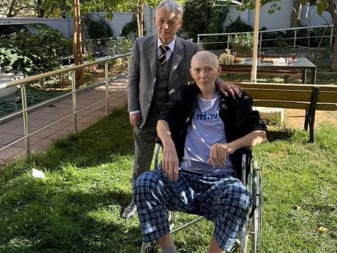 Kırım Tatarlarının lideri oğlunu toprağa defnetti