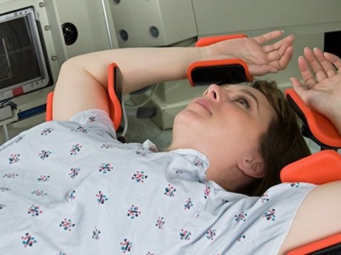 Bu yaşda olan qadınlar iki ildən bir müayinədən keçməlidirlər - Direktor müavinindən çağırış