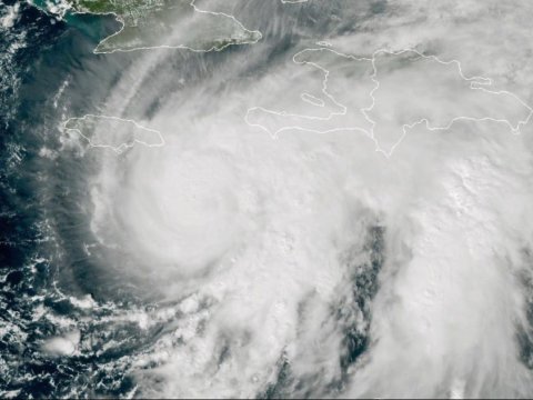 Tarixdə ən güclü qasırğa yaxınlaşır