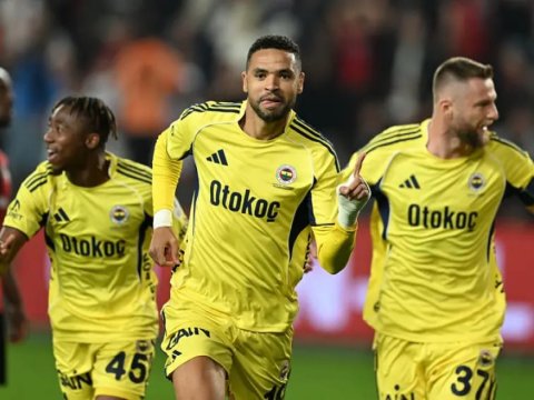 "Fənərbağça" darmadağın etdi