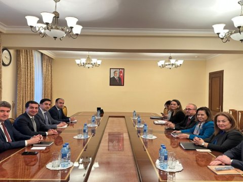 Nazir müavini Hikmət Hacıyevlə görüşdü 