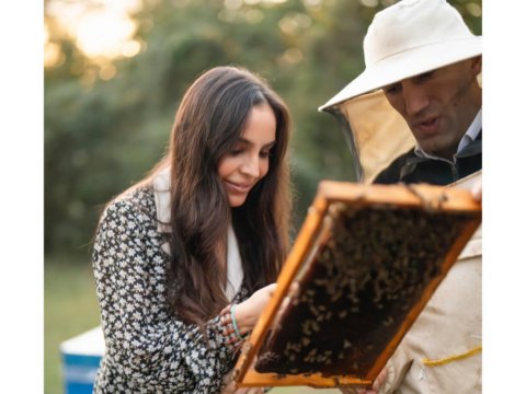 Leyla Əliyeva Qəbələdə arıçı ailəsinin qonağı olub - FOTO