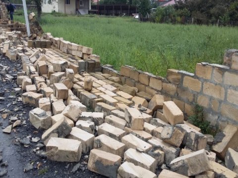 Naxçıvanda hasar uçdu - 1 nəfər uçqun altında qaldı