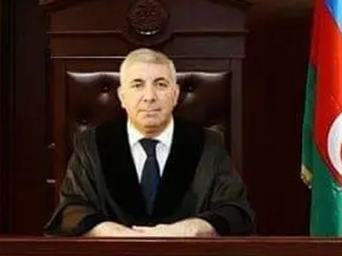 Tanınmış hakim təqaüdə göndərildi