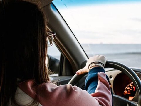 Azərbaycanda ilk qadın taksi sürücüləri işə başlayıblar