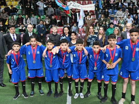 Prezidentin qızları və gəlini minifutbol turnirində - FOTOLAR