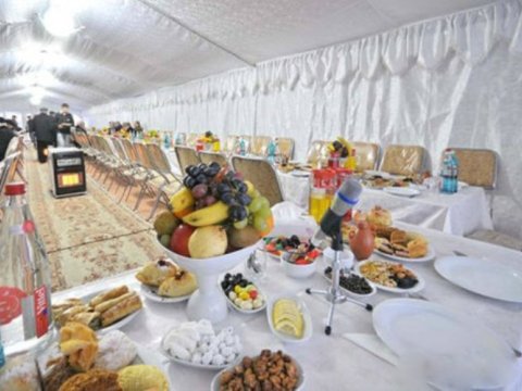 Dəbdəbəli yaslar qanunla qadağan edilsin, ya yox...