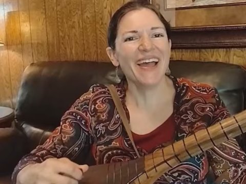 Gədəbəylilər kimi saz çalan amerikalı Marta - VİDEO